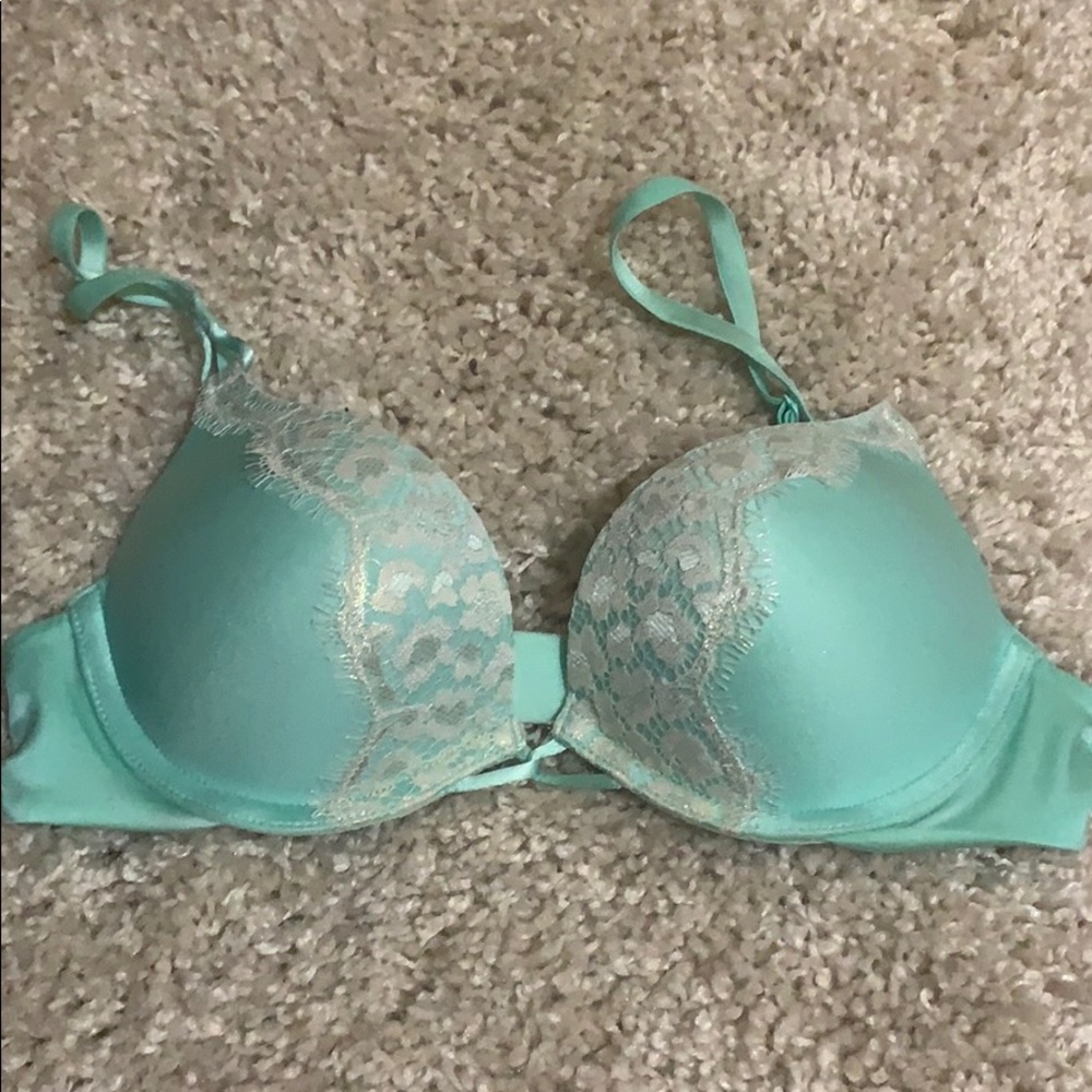 Victoria’s Secret miraculous plunge push up bra